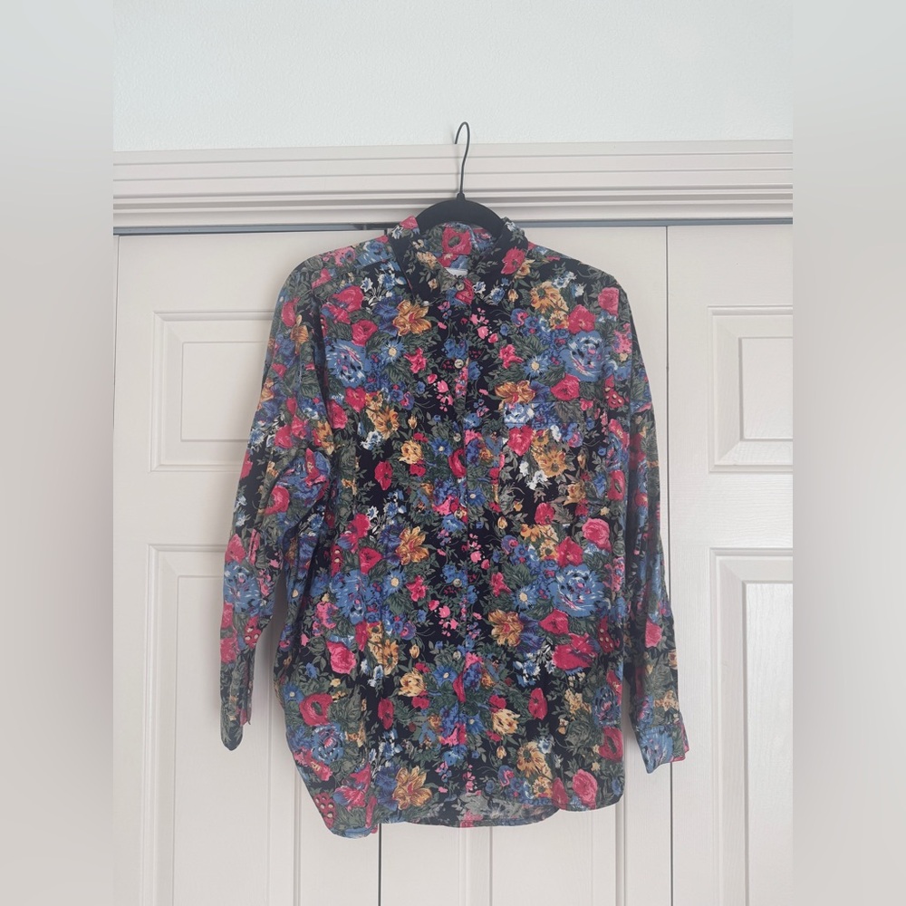 Vintage 90s shirts. Approx size medium. - Picture 2 of 6